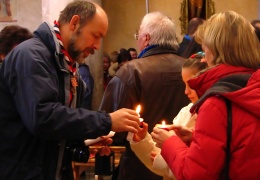 Podelitev Luči miru iz Betlehema v Ogleju v Italiji