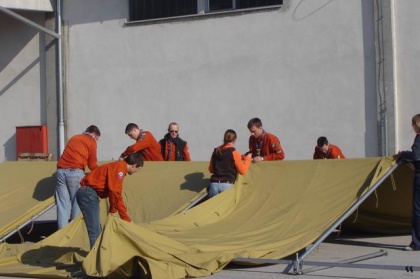 Postavljanje šotorov: členar in novi napihljivi šotor