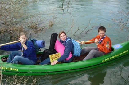 V nedeljo 2. aprila se je SKVO zbral v Bevkah, kjer smo odšli na Bi-Pi-jev prvi tabor na Brownsea. Poskušali smo se vživeti v dogajanje na taboru kot ga je izvedel naš utanovitelj. Na otoku nas je pozdravil Bi-Pi, dvignili smo zastave, postavili šotore (bivake), delali vaje za moč se praktično uposabljali (prva pomoč in reševanje življenaja) in igrali (zasledovanje). Zaključili smo s tabornim ognjem in večerjo (hrenovke+twist).