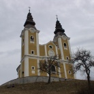 OKOLICA CERKVE IN OLTARJI V CERKVI SVETEGA KRIŽA