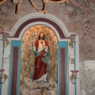 OKOLICA CERKVE IN OLTARJI V CERKVI SVETEGA KRIŽA