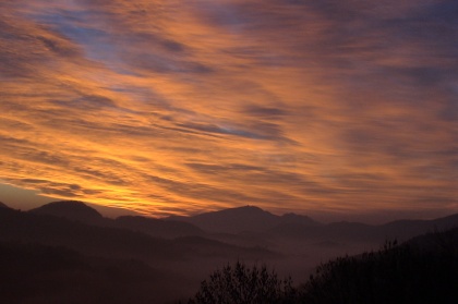 OKOLICA CERKVE IN OLTARJI V CERKVI SVETEGA KRIŽA