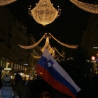 6. Slovenska zastava je plapolala po razsvetljenih dunajskih ulicah.