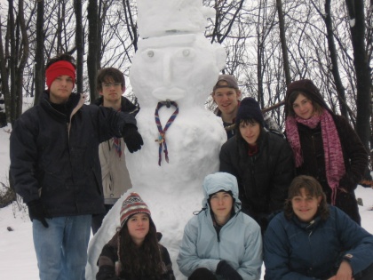 Skupinska slika klana in našega novega člana snežaka