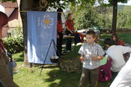 Čeprav se skavtsko leto 2006/2007 še ni začelo, smo Gorjanski medvedje vseeno začeli s promocijo v novomeških cerkvah. Mlade vabimo, da se nam pridružijo v novem skavtskem letu in skupaj z nami doživijo nepozabne trenutke.