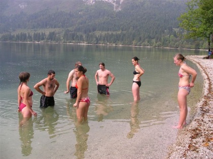 Potapljanje ladjic v Bohinjskem jezeru