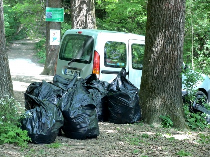 ČEZ DVAJSET VREČ ČLOVEŠKIH GREHOV