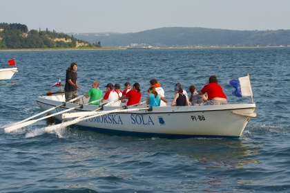 Delegati Evropske skavtske konference so se preizkusili v tekmovanju s čolni.
