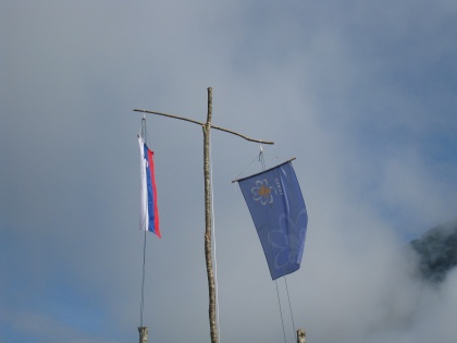 Tolminci in Bovčani smo v tem poletju naredili kar nekaj dobrih kraj zastave, vendar se nobena ne more primerjati s krajo, ki je opisana v tem članku. 