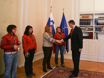 V sredo, 16. decembra, smo projekt Luč miru iz Betlehema predstavili predsedniku države, Danilu Türku ter mu po prebrani poslanici izročili Luč miru iz Betlehema.