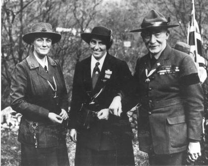 Robert Baden Powell z ženo Olave in sestro