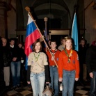 Plamen s sporočilom miru je med nami. Osrednja Slovenija ga je sprejela v nedeljo, 12.12 v ljubljanski stolnici.