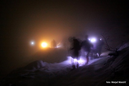 Napovedani pohod odraslih skavtov na Blegoš v noči iz 18. na 19. februar 2011 je uspel. Kot nagrada za zimski vzpon nas je pričakal vrh (1562 m) v siju polne lune. Pohoda so se udeležile skavtinje in skavti iz 7 bratovščin ( Cerkno, Kranj, Domžale, Škofja Loka, Štepanja vas, Brezovica, Celje 2) volčiči in klanovci iz stega Škofja Loka ter še nekaj gostov neskavtov, skupno 29 udeležencev. 