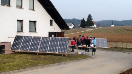 Kkavtska akademija super zamisel. Zakaj? Ne samo zato, da se bodo ukaželjni še bolj poučili o skavstvu in vodenju, pač pa tudi zato, ker se brez akademije ne bi zgodilo to kar smo doživeli v soboto. Dva projekta: tehničnega v obliki dveh sončnih elektrarn in kulturnega v obliki učenja ljudske glasbe in plesa.