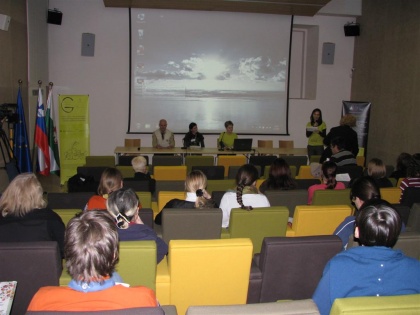 Konferenca &quot;Medgeneracijsko sodelovanje: Pogled mladih&quot;, ki se je odvijala v Ljubljani in na kateri so izredno aktivno vlogo odigrali skavti - sedanji voditelji in tisti, ki so zdaj že na drugih mestih  v družbi, je prinesla veliko svežih idej.  