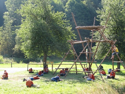 Počitnice so se končno začele in pred vami sta dva meseca brezskrbnega uživanja. Ker vemo, da se boste prav kmalu odpravili na tabore, pa smo za vas pripravili posebno nalogo...