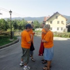 Na letošnjem taboru odraslih skavtinj in skavtov "Veter v jadra", so se spletle marsikatere vezi in ena od teh je bilo tudi povabilo Nevenke in Metke iz BOKSS Ribnica – Dolenja vas: "Naši mladi pripravljajo že vrsto let konec avgusta nekaj posebnega za odrasle – Oratorij Plus. Dogodek, ki je edinstven v Sloveniji, se nama zdi odličen in je vreden ogleda!" Pa sva šla ...
