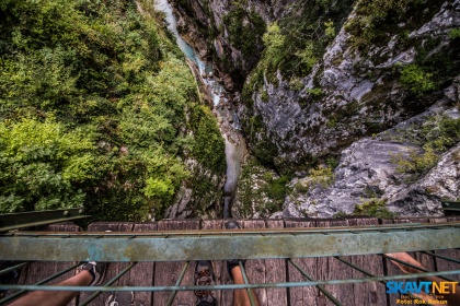 Tolminska korita, fotografirana iz Hudičevega mostu.